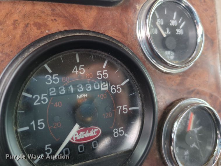 image for item OJ9872 2002 Peterbilt  379 semi truck