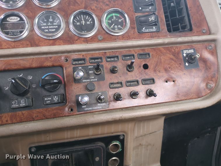 image for item OJ9872 2002 Peterbilt  379 semi truck