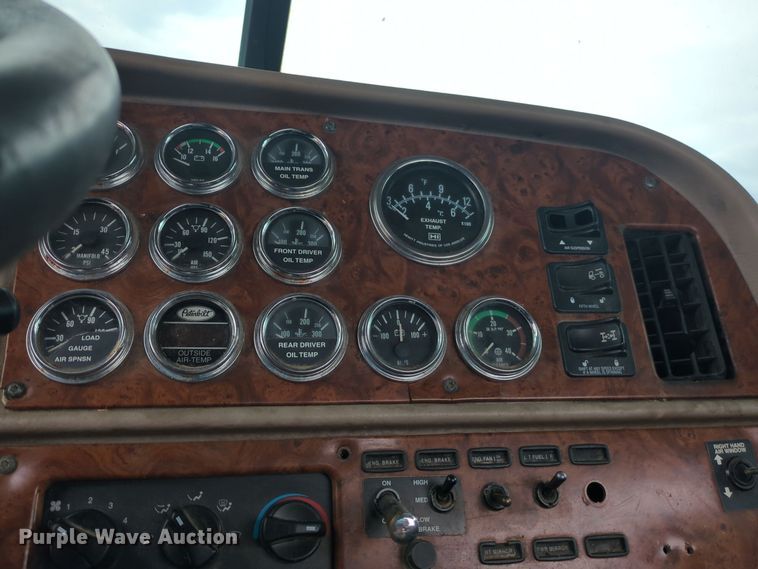 image for item OJ9872 2002 Peterbilt  379 semi truck