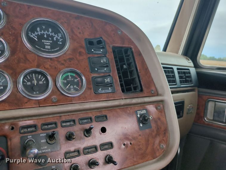 image for item OJ9872 2002 Peterbilt  379 semi truck