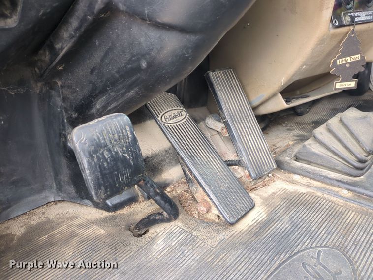 image for item OJ9872 2002 Peterbilt  379 semi truck