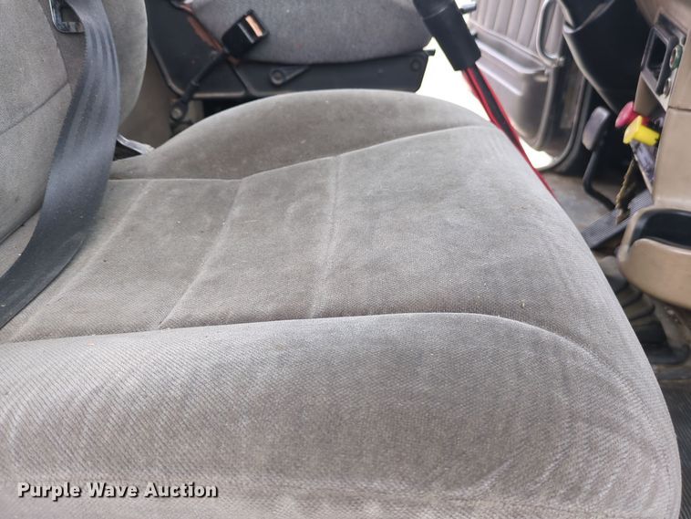 image for item OJ9872 2002 Peterbilt  379 semi truck