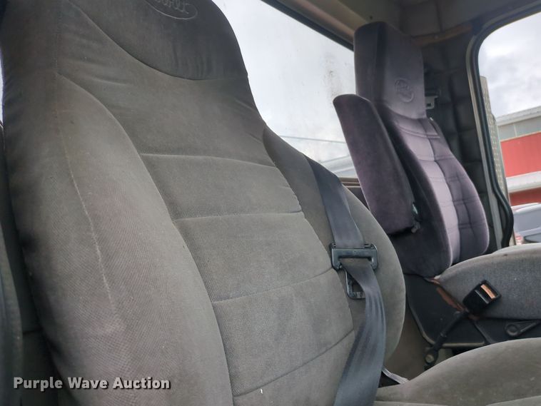 image for item OJ9872 2002 Peterbilt  379 semi truck