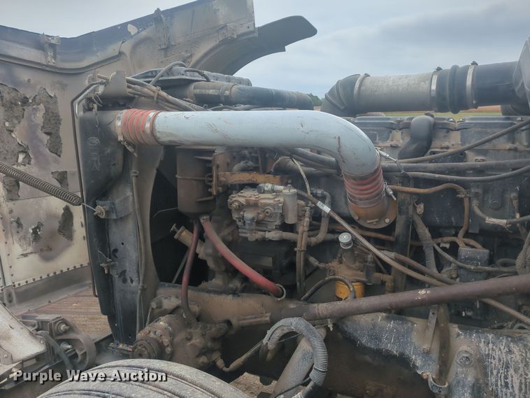 image for item OJ9872 2002 Peterbilt  379 semi truck