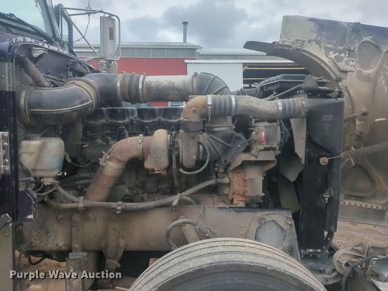 image for item OJ9872 2002 Peterbilt  379 semi truck