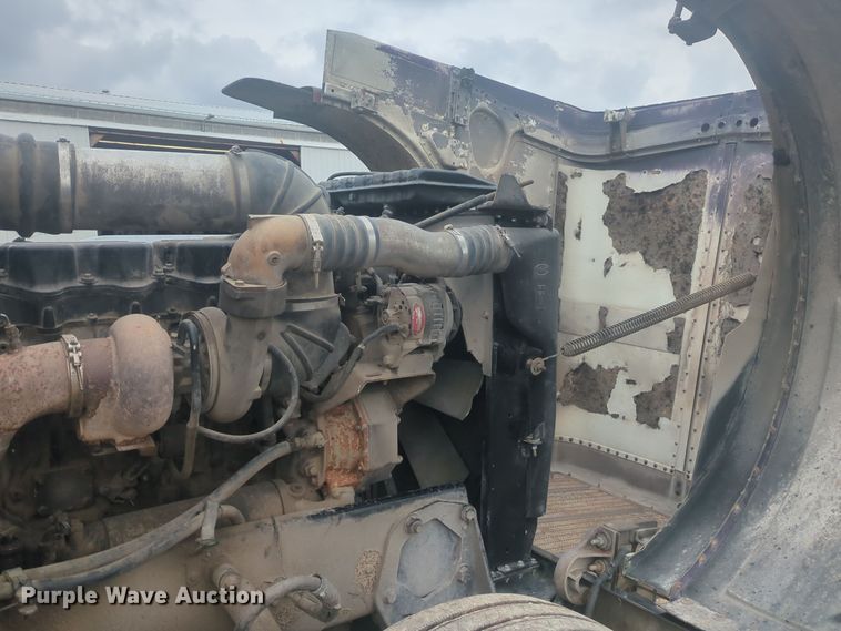 image for item OJ9872 2002 Peterbilt  379 semi truck