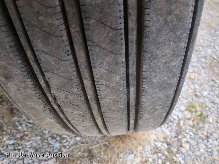 image for item OJ9872 2002 Peterbilt  379 semi truck