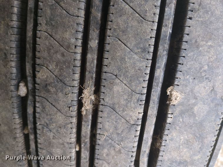 image for item OJ9872 2002 Peterbilt  379 semi truck