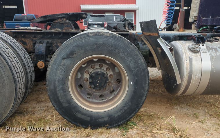 image for item OJ9872 2002 Peterbilt  379 semi truck