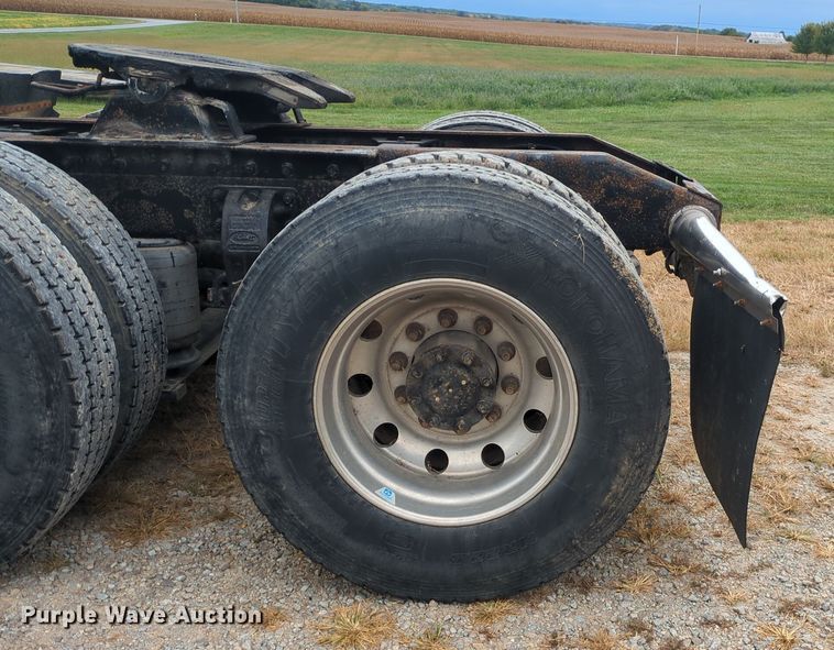 image for item OJ9872 2002 Peterbilt  379 semi truck