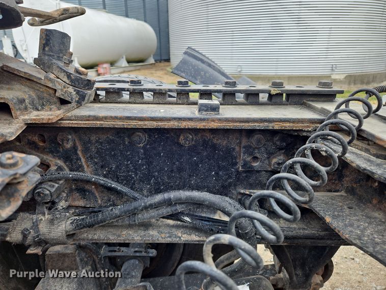 image for item OJ9876 2004 Freightliner  Columbia  semi truck