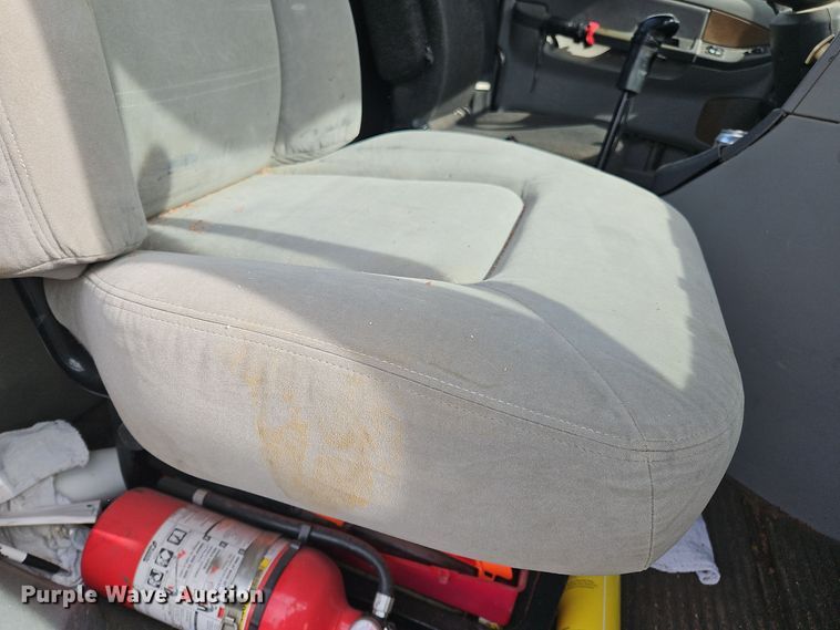 image for item OJ9876 2004 Freightliner  Columbia  semi truck