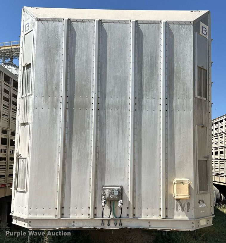 image for item OM9721 2007 Barrett livestock trailer