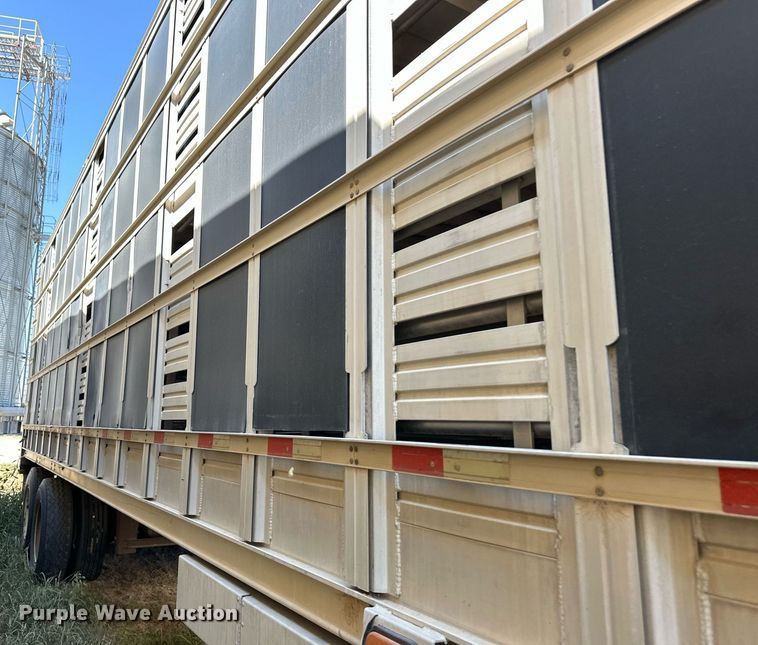 image for item OM9721 2007 Barrett livestock trailer