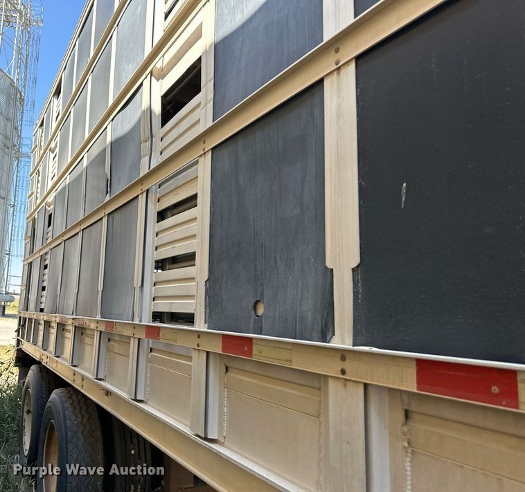image for item OM9721 2007 Barrett livestock trailer
