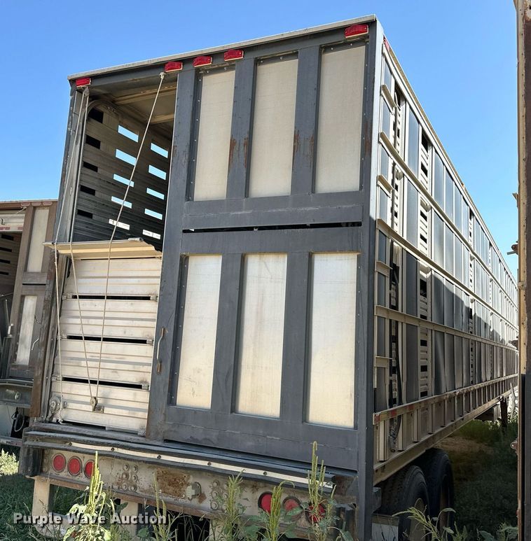 image for item OM9721 2007 Barrett livestock trailer