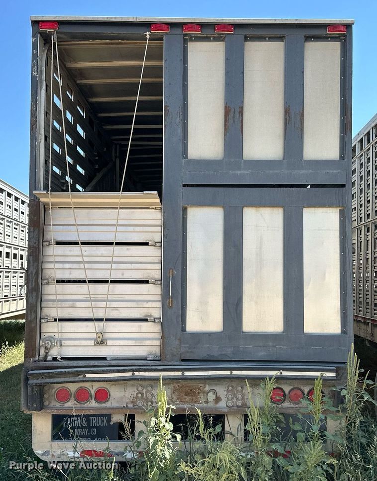 image for item OM9721 2007 Barrett livestock trailer