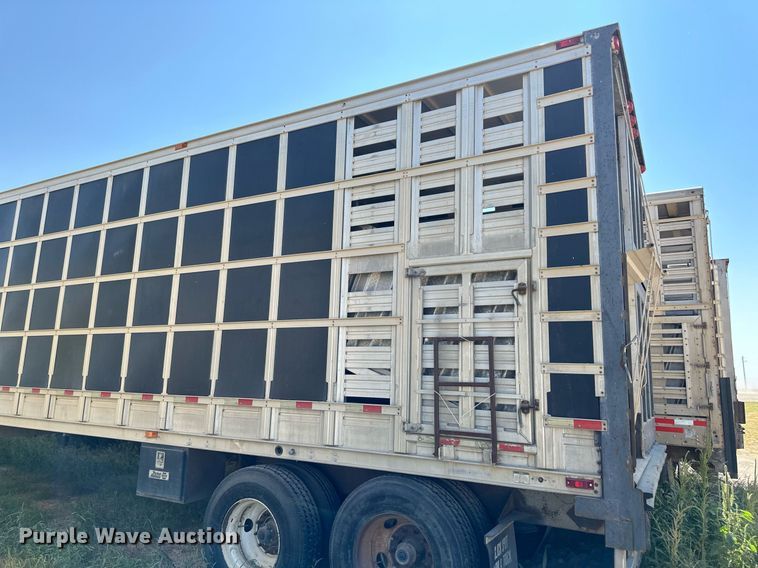 image for item OM9721 2007 Barrett livestock trailer