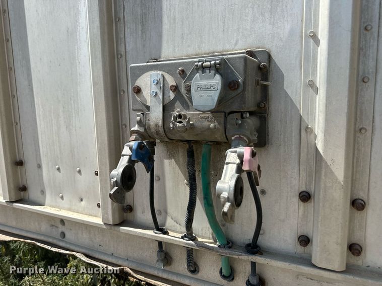 image for item OM9721 2007 Barrett livestock trailer