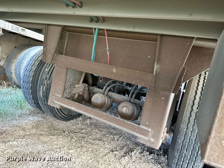 image for item OM9721 2007 Barrett livestock trailer