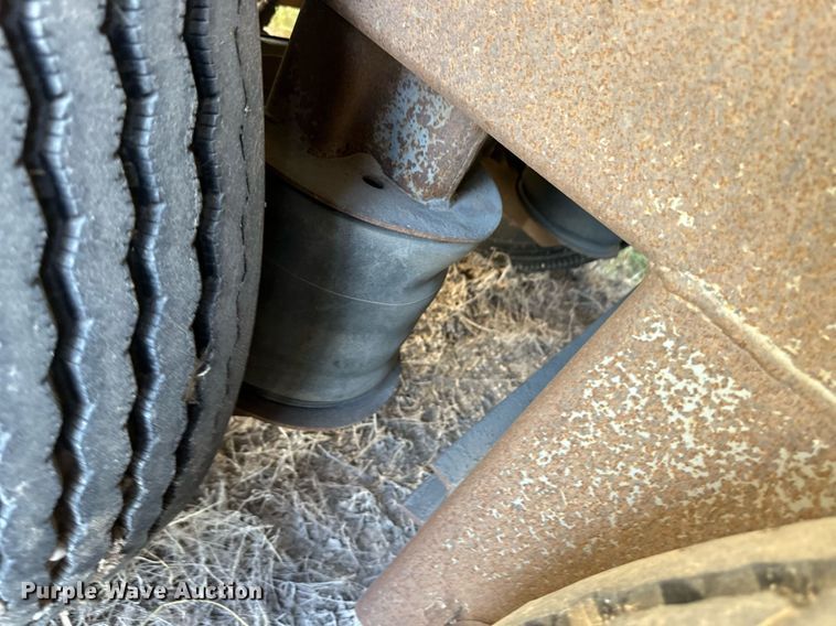 image for item OM9721 2007 Barrett livestock trailer