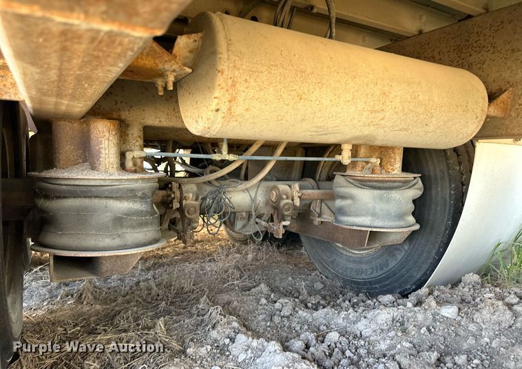 image for item OM9721 2007 Barrett livestock trailer