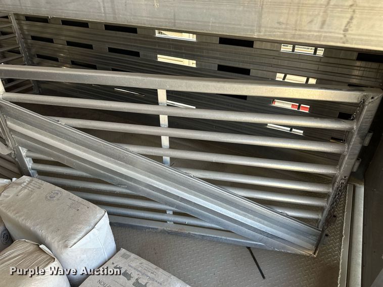 image for item OM9721 2007 Barrett livestock trailer