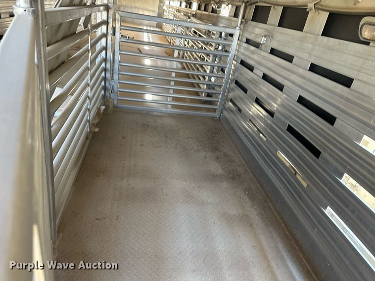 image for item OM9721 2007 Barrett livestock trailer