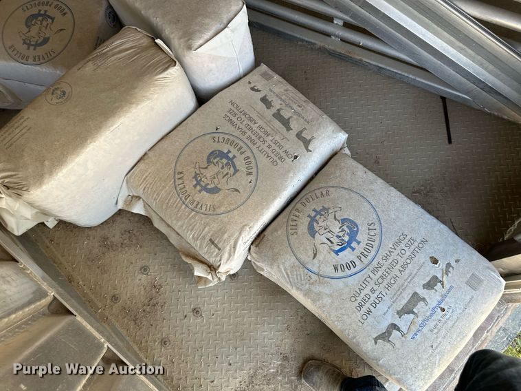 image for item OM9721 2007 Barrett livestock trailer