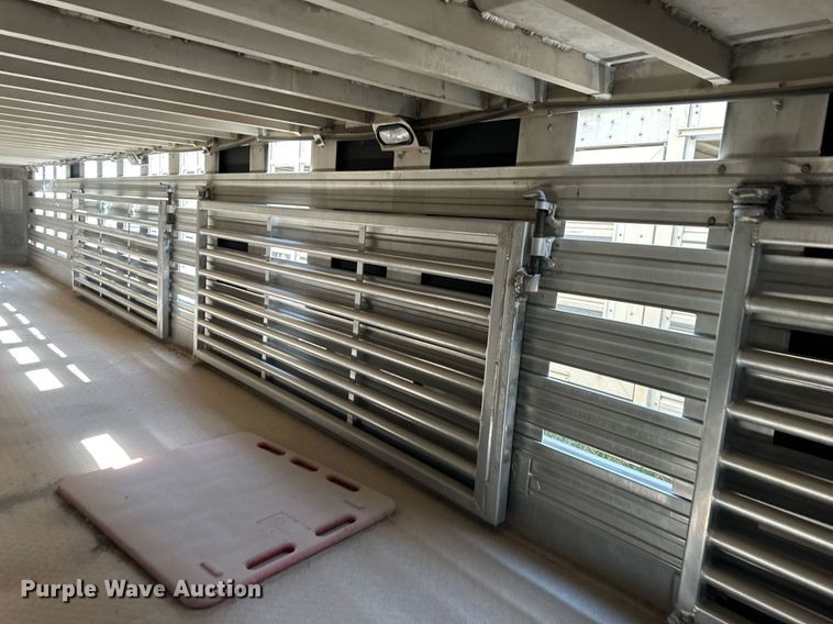 image for item OM9721 2007 Barrett livestock trailer