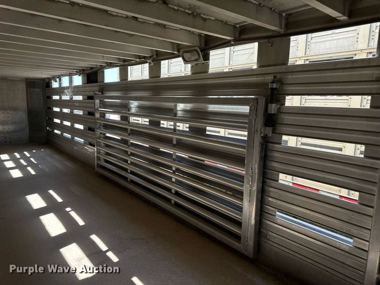 image for item OM9721 2007 Barrett livestock trailer