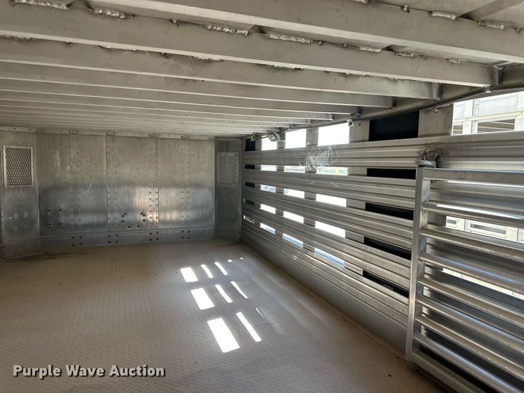 image for item OM9721 2007 Barrett livestock trailer