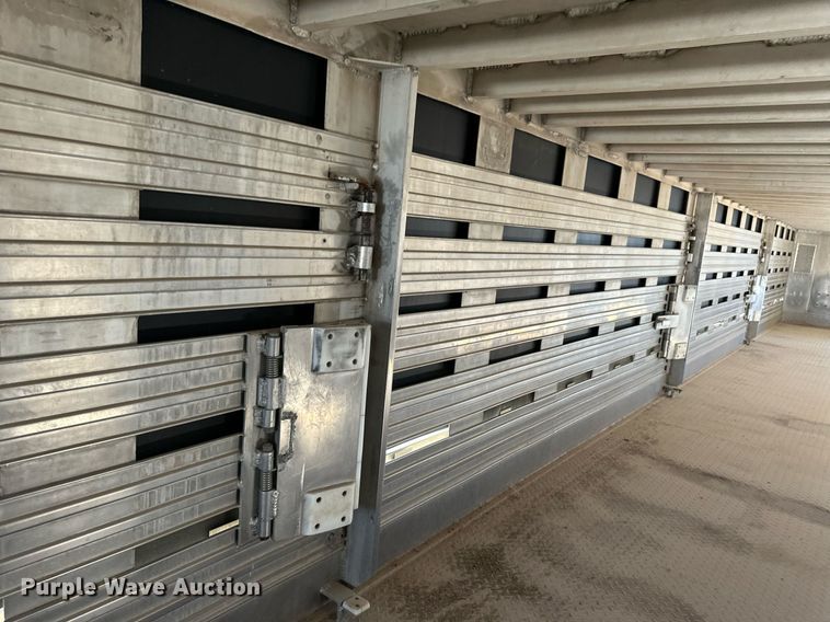 image for item OM9721 2007 Barrett livestock trailer