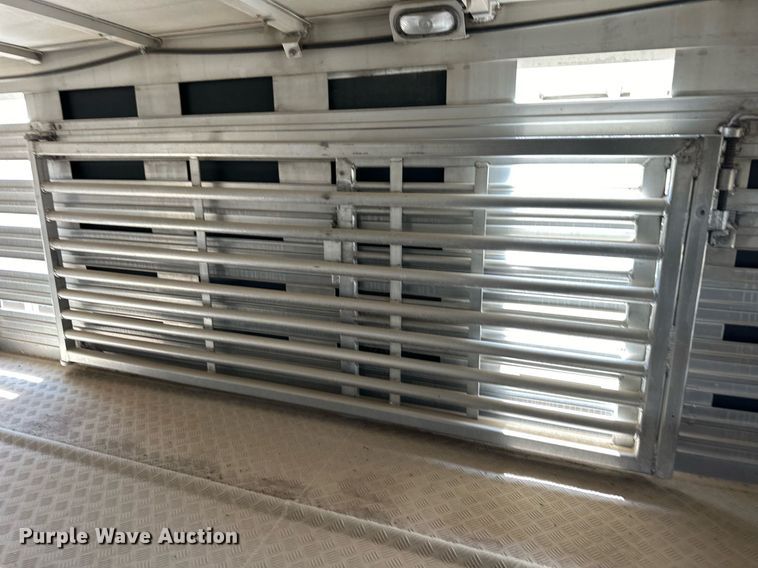 image for item OM9721 2007 Barrett livestock trailer