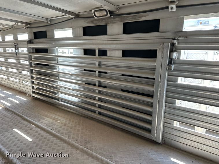 image for item OM9721 2007 Barrett livestock trailer