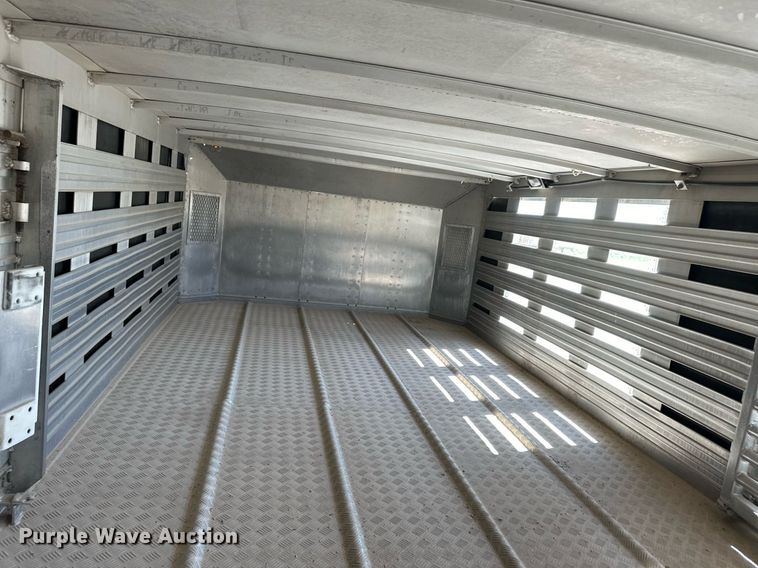 image for item OM9721 2007 Barrett livestock trailer