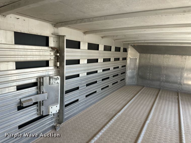 image for item OM9721 2007 Barrett livestock trailer