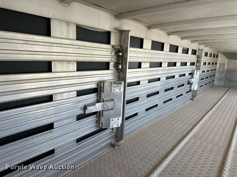 image for item OM9721 2007 Barrett livestock trailer