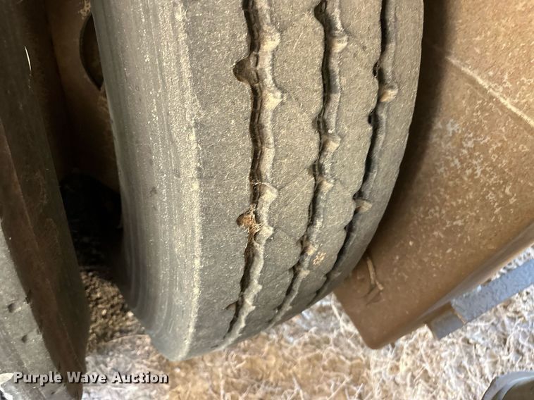 image for item OM9721 2007 Barrett livestock trailer