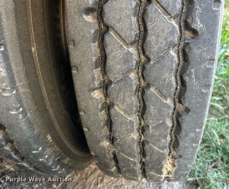 image for item OM9721 2007 Barrett livestock trailer