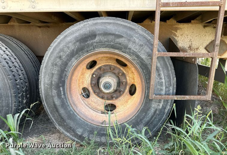 image for item OM9721 2007 Barrett livestock trailer