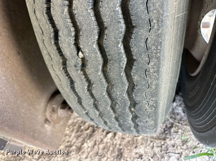 image for item OM9721 2007 Barrett livestock trailer