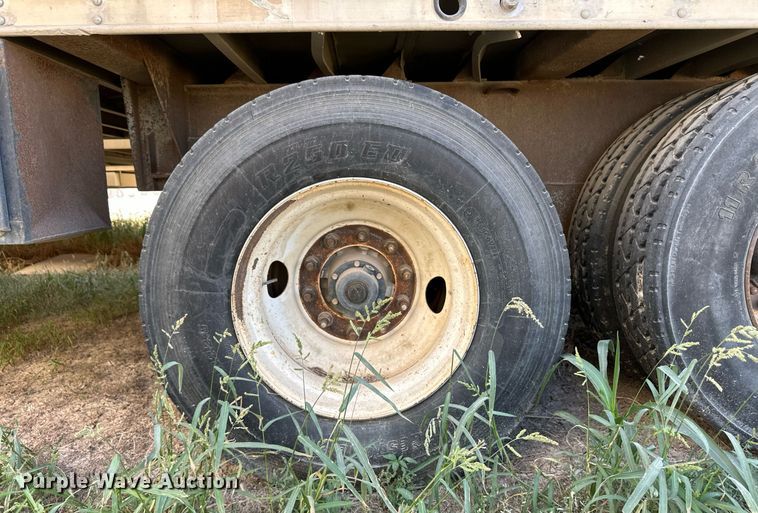 image for item OM9721 2007 Barrett livestock trailer
