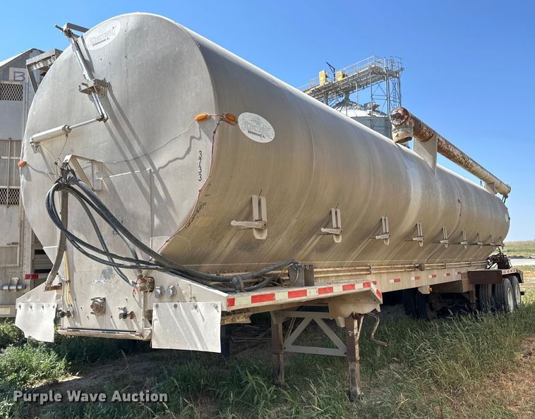 image for item OM9722 2005 Pinson feed delivery trailer