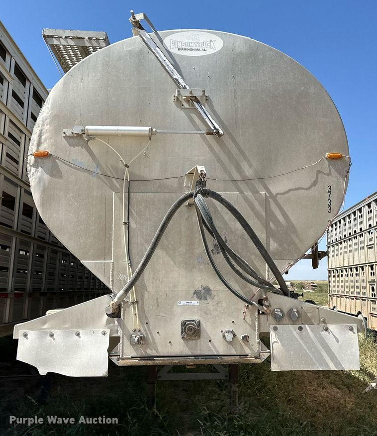 image for item OM9722 2005 Pinson feed delivery trailer