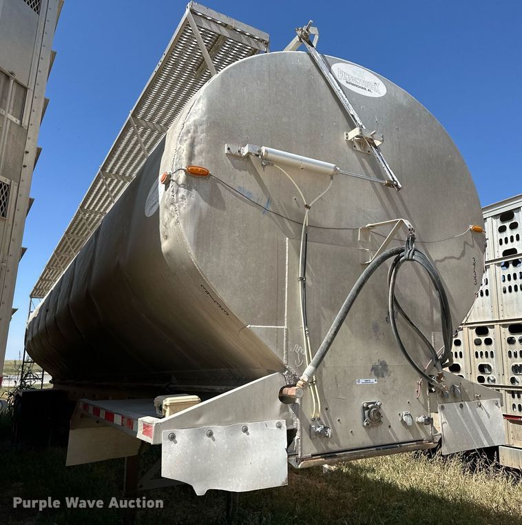 image for item OM9722 2005 Pinson feed delivery trailer