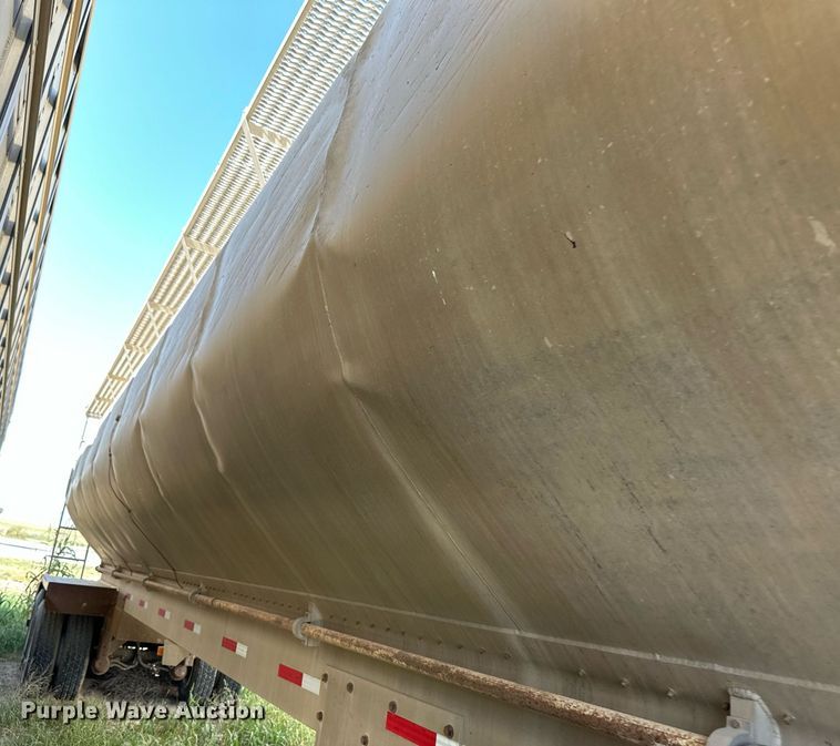 image for item OM9722 2005 Pinson feed delivery trailer