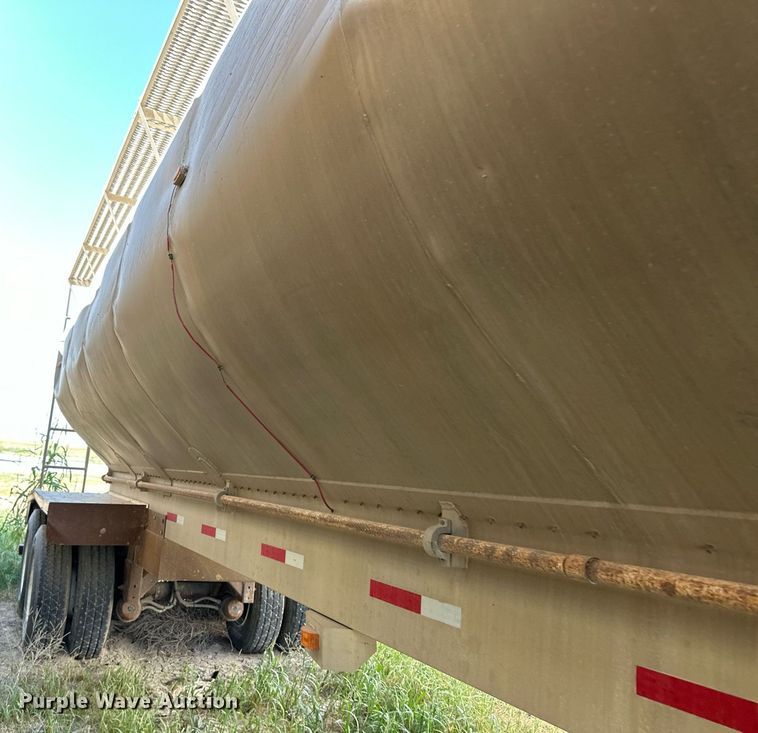 image for item OM9722 2005 Pinson feed delivery trailer