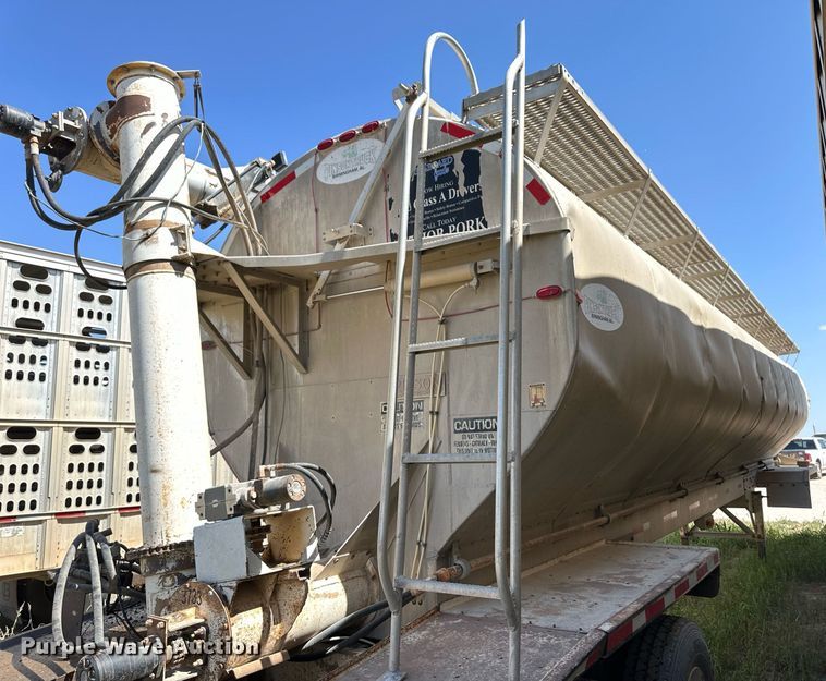 image for item OM9722 2005 Pinson feed delivery trailer