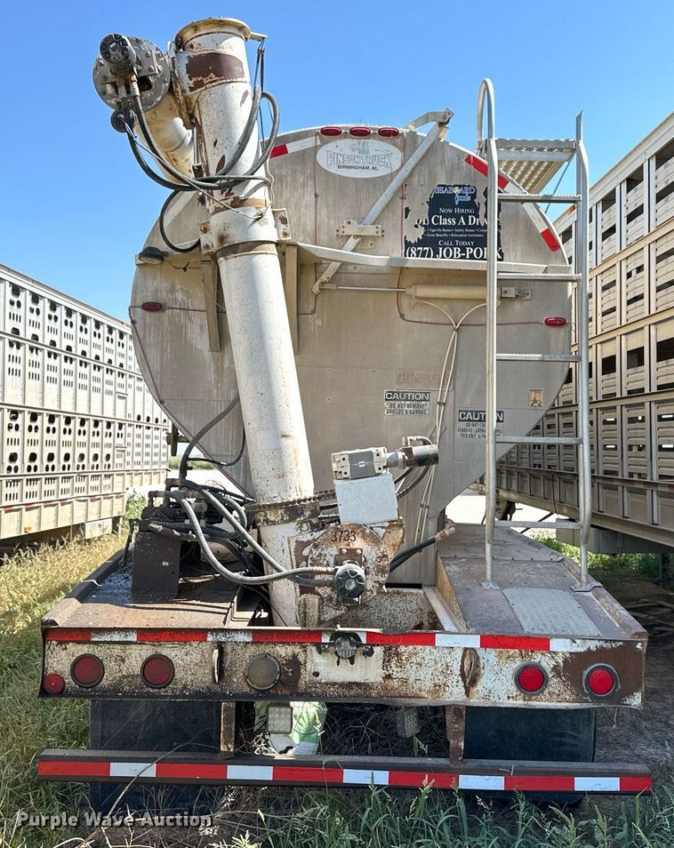 image for item OM9722 2005 Pinson feed delivery trailer